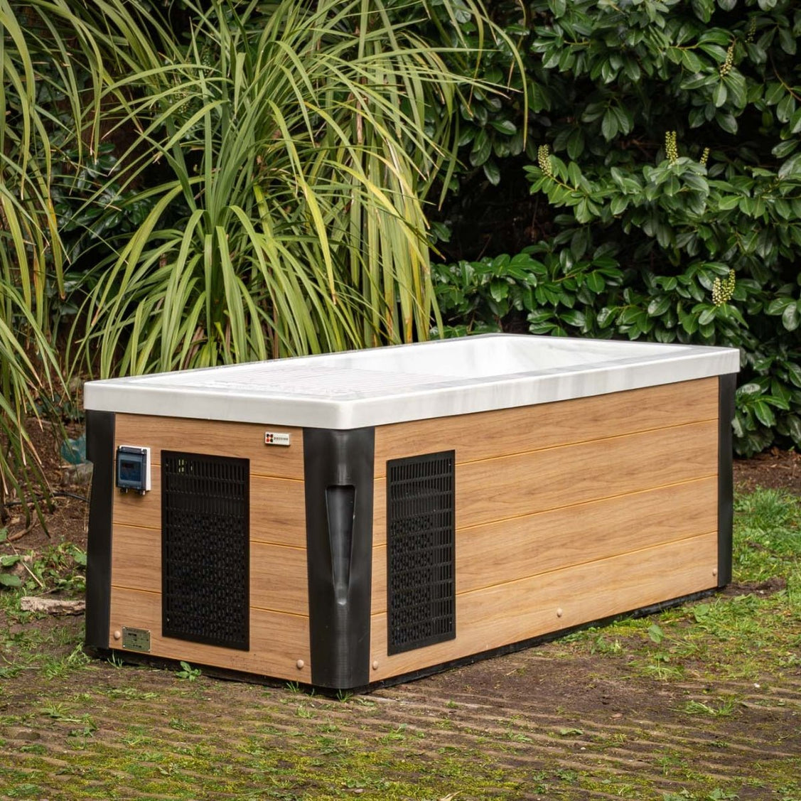 Modern Breeze ice bath with wooden panels and current system in outdoor garden setting - Passion Ice Baths Collection
