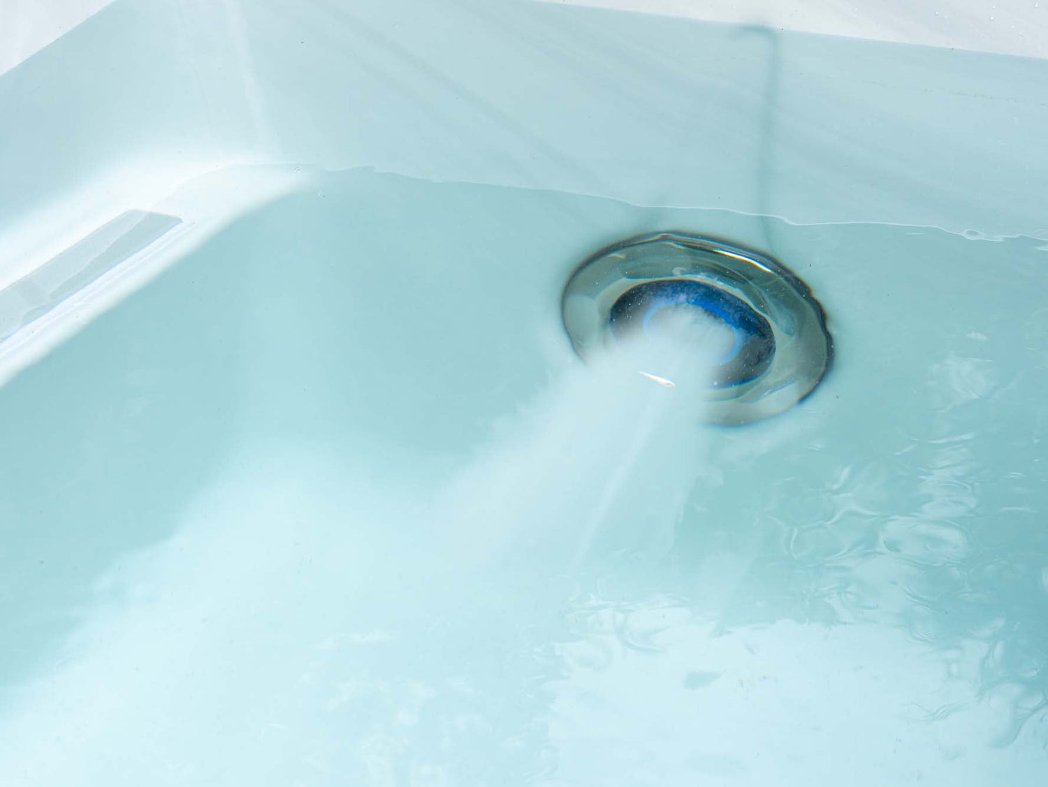 Breeze Ice Bath with Current jet system in action, showing powerful water circulation in sleek tub - Passion Ice Baths Collection