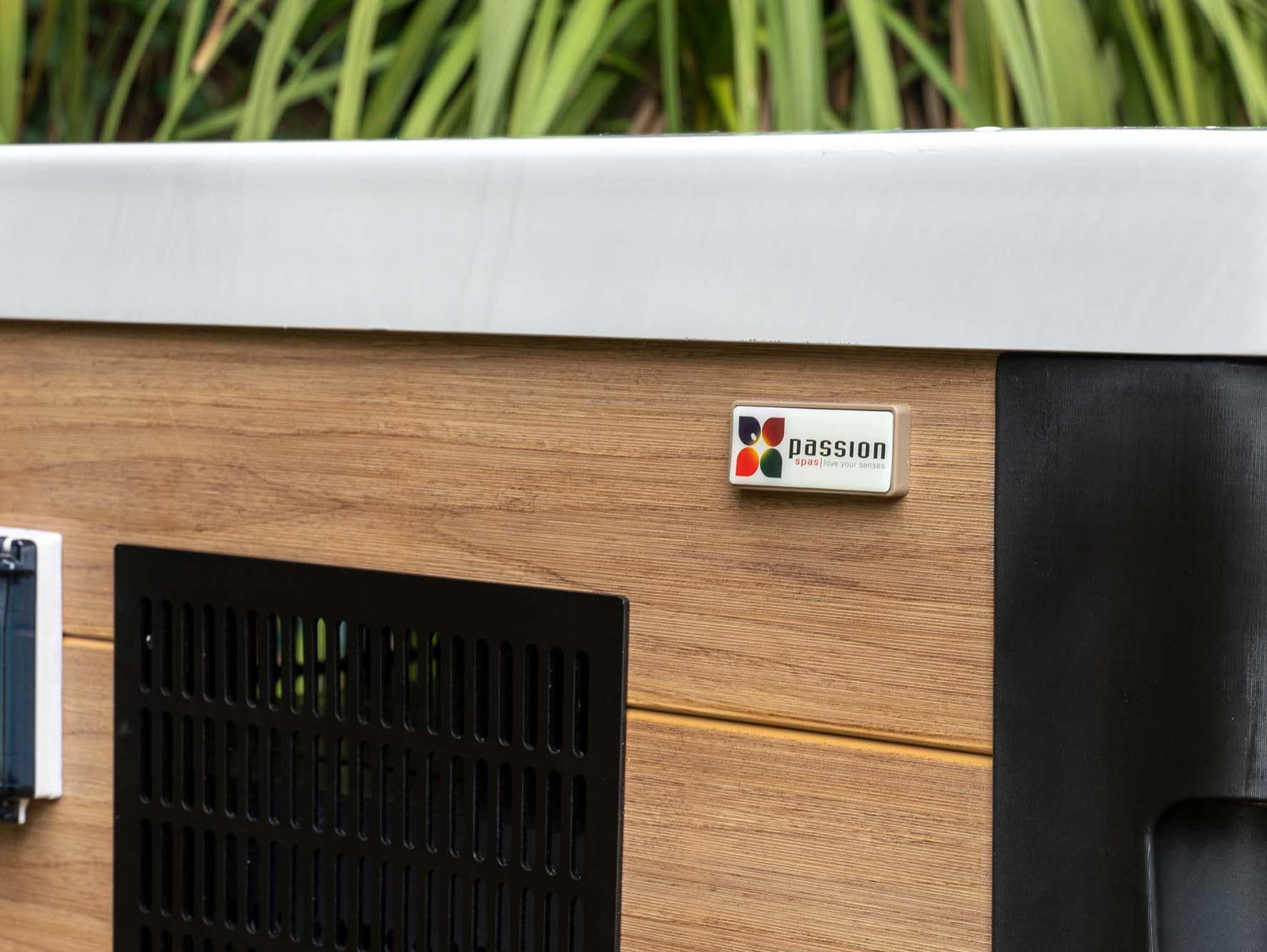 Modern Breeze ice bath with current system featuring wood-grain panels and sleek metal trim - Passion Ice Baths Collection