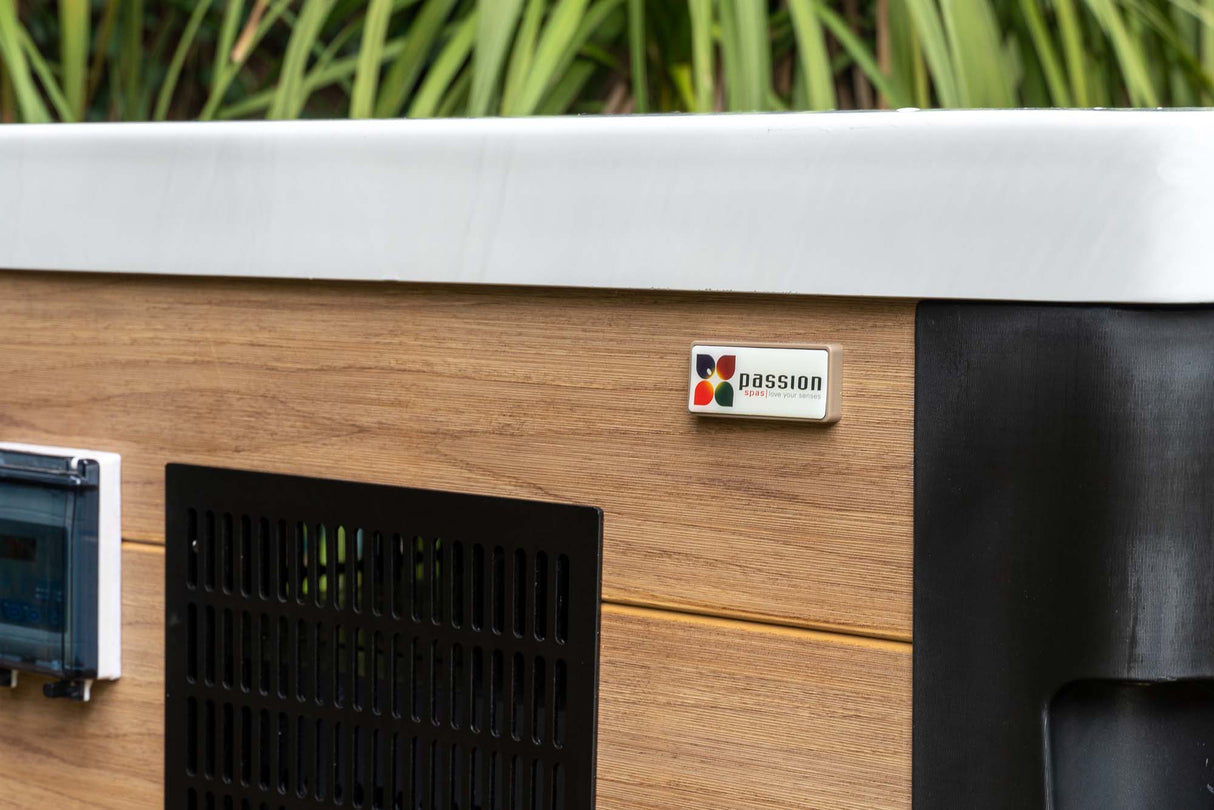 Modern Breeze ice bath with current system featuring wood-grain panels and sleek metal trim - Passion Ice Baths Collection