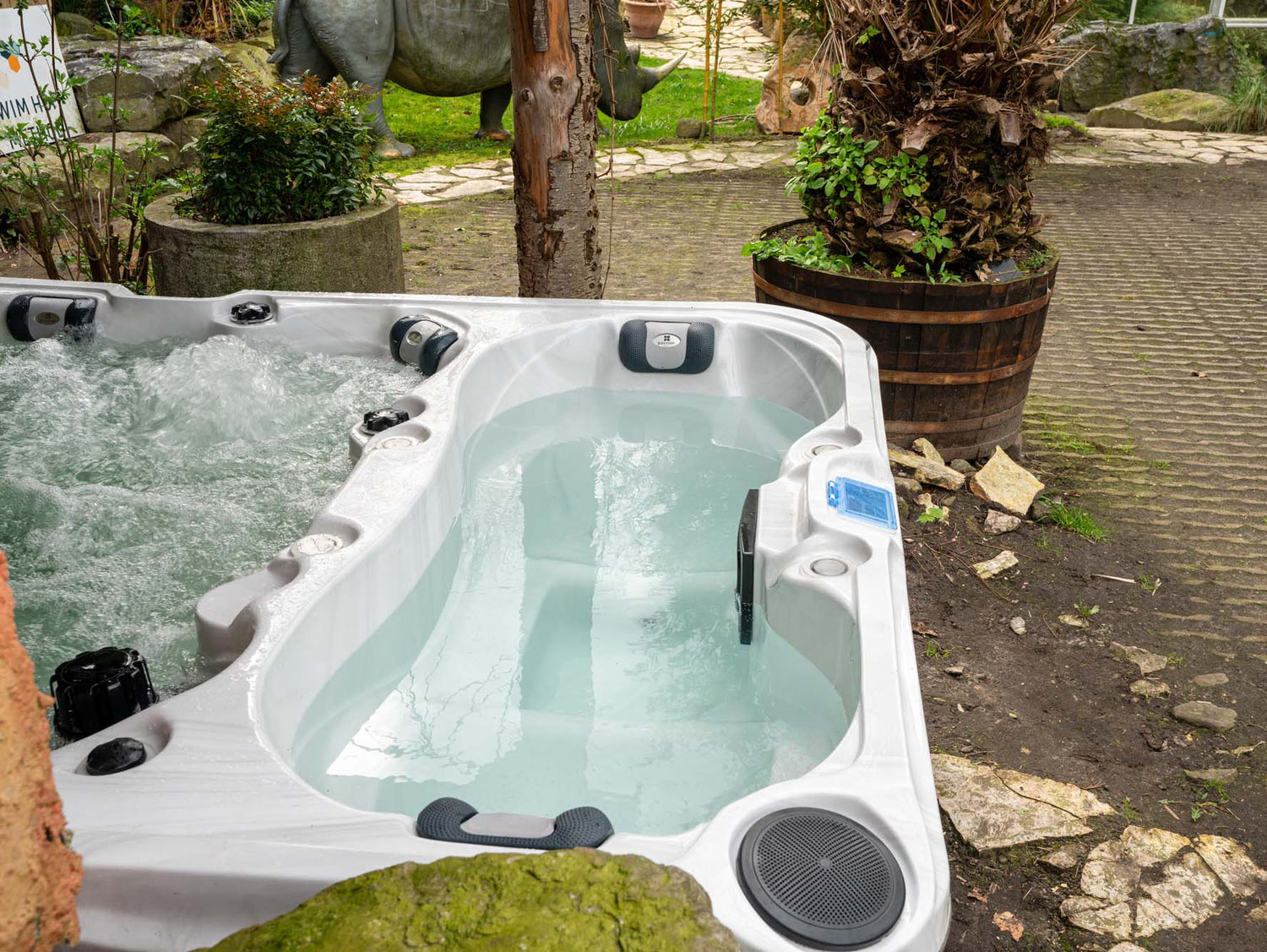 Elevate hot and cold therapy ice bath with jets in outdoor garden setting, featuring white acrylic shell by Passion Ice Baths