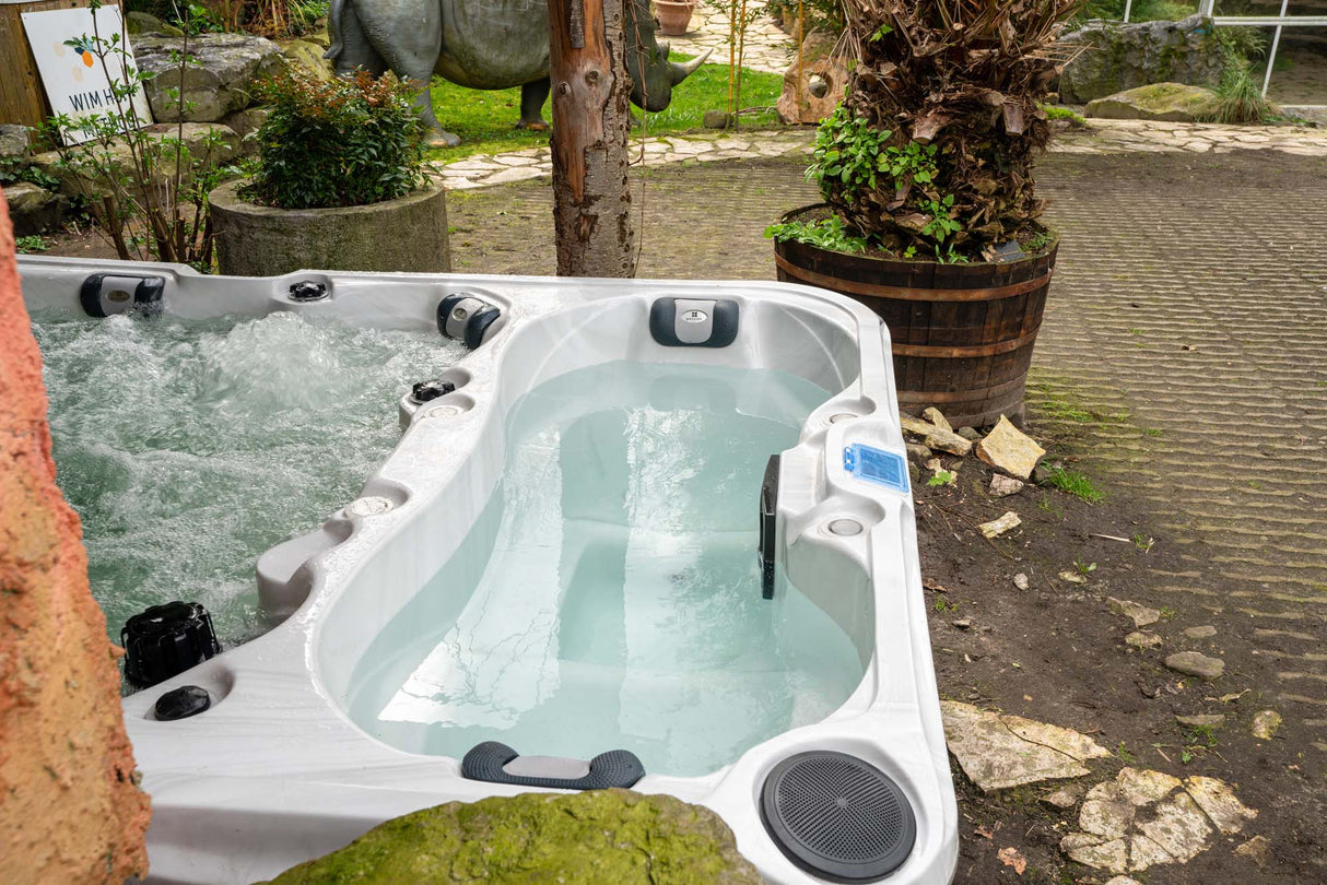 Elevate hot and cold therapy ice bath with jets in outdoor garden setting, featuring white acrylic shell by Passion Ice Baths