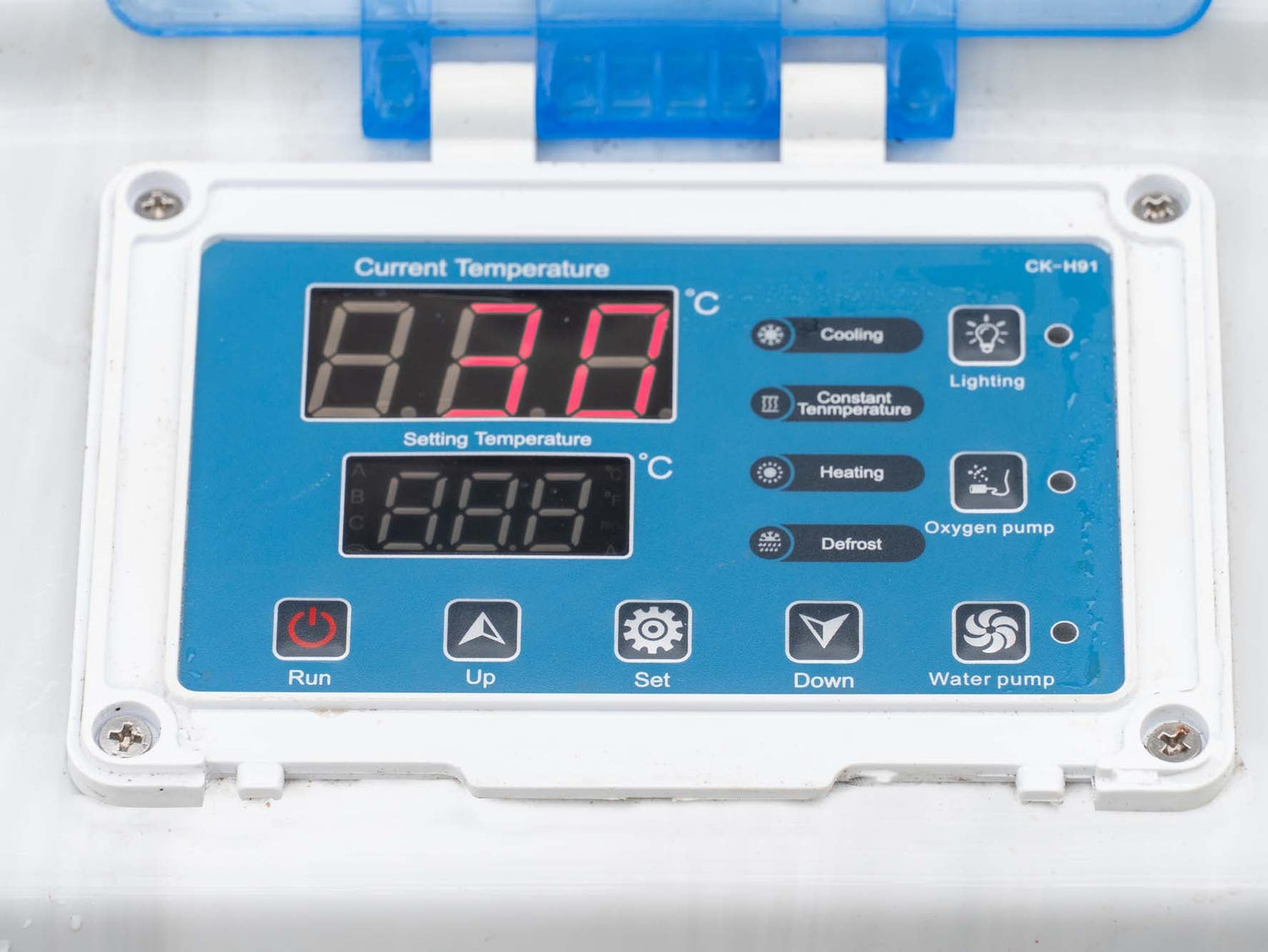 Digital temperature control panel for Elevate hot and cold therapy ice bath showing LED display by Passion Ice Baths