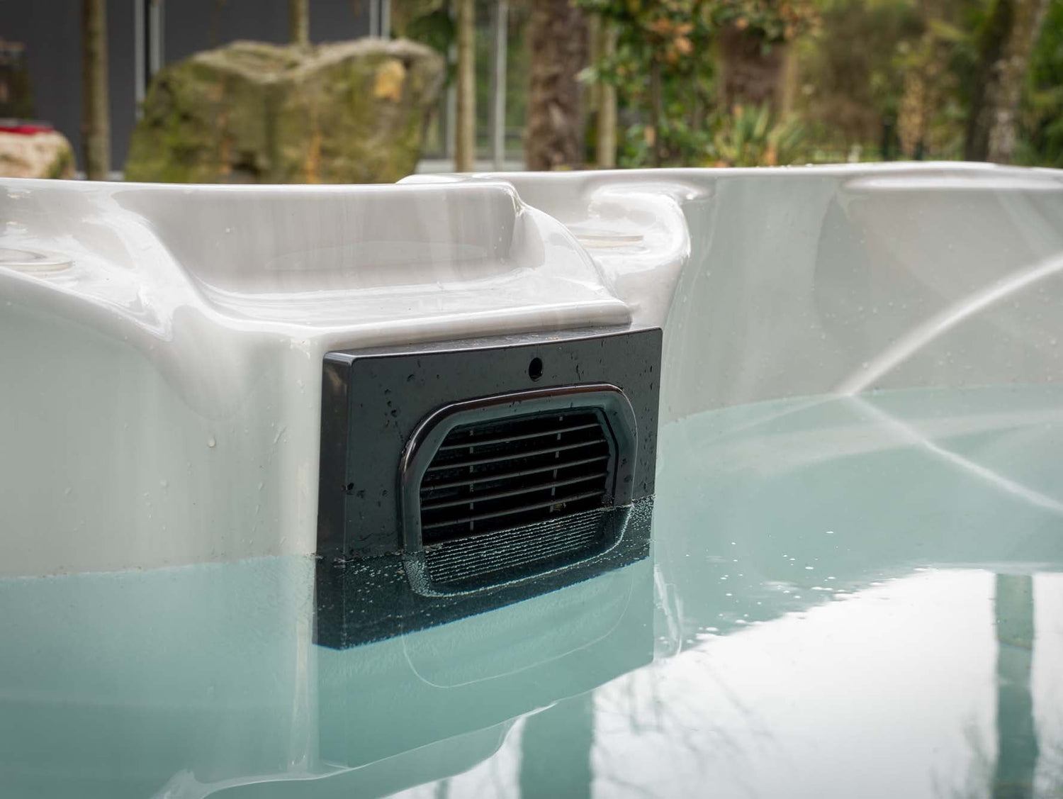 Jet system closeup in Elevate hot and cold therapy ice bath featuring premium acrylic construction by Passion Ice Baths