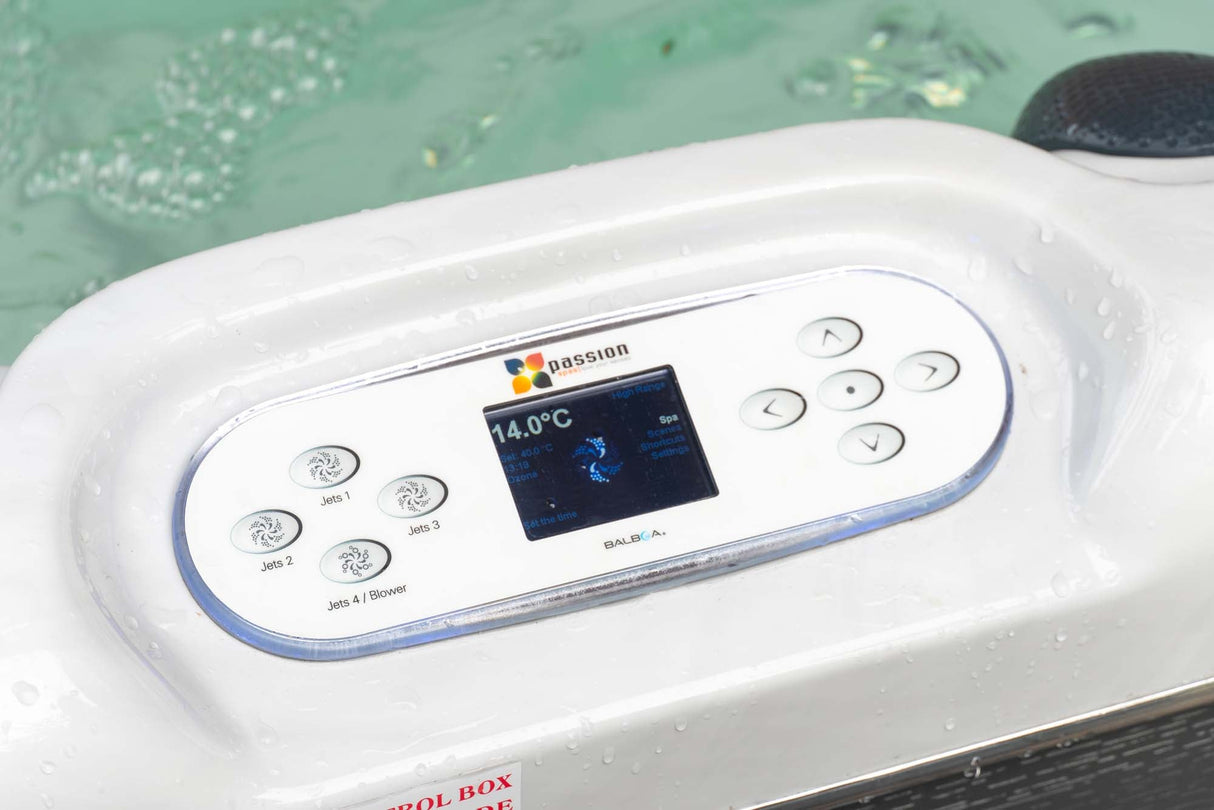 Digital control panel display of Elevate ice bath showing temperature settings - Passion Ice Baths Collection