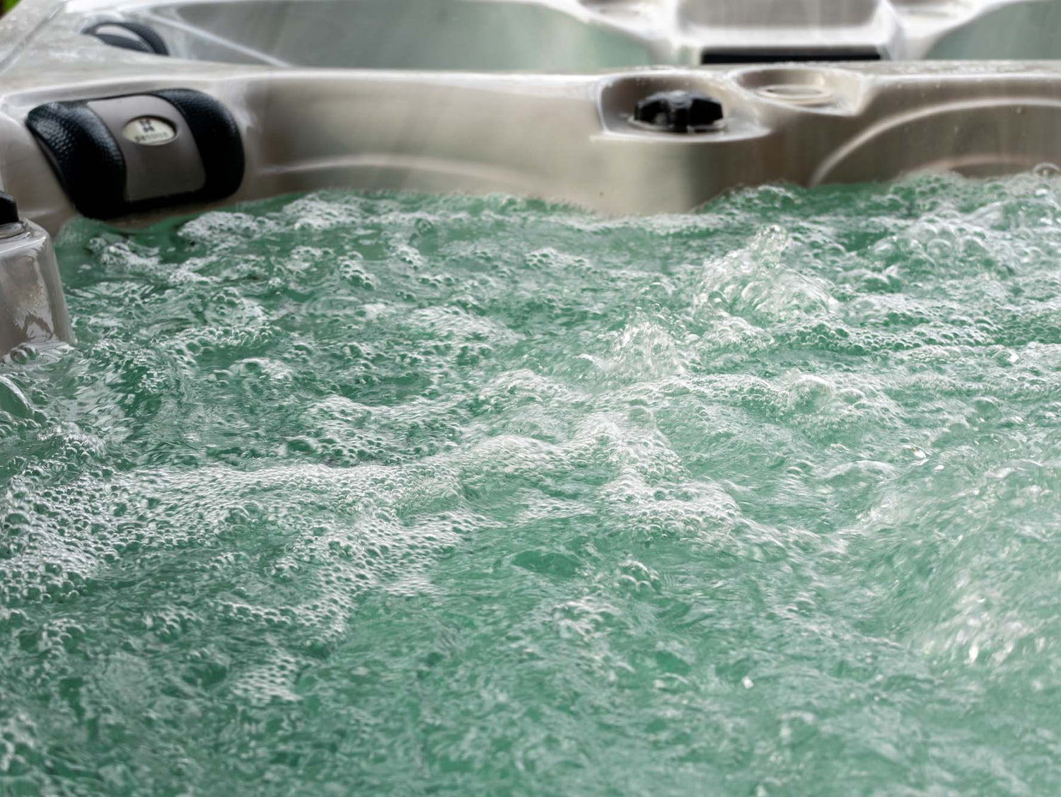 Elevate ice bath with bubbling turquoise water and therapeutic jets, showcasing hot and cold therapy features by Passion Ice Baths