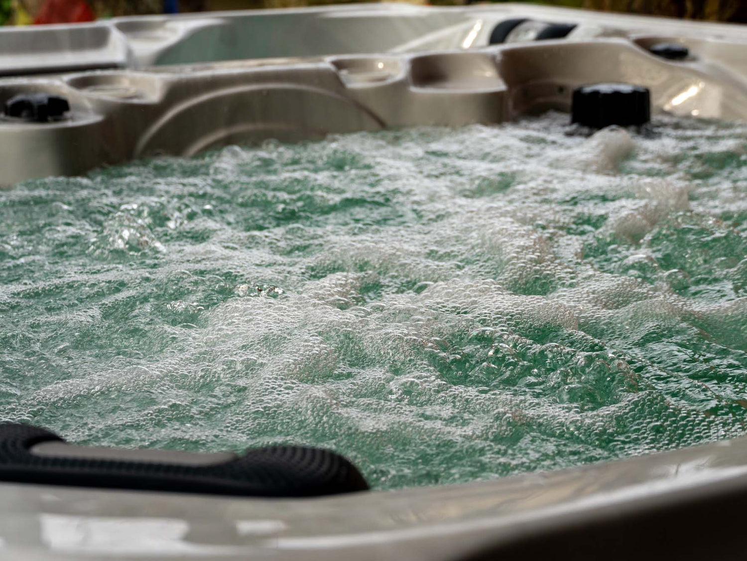 Elevate ice bath with bubbling turquoise water, powerful jets, and sleek white acrylic shell by Passion Ice Baths - Ice baths collection