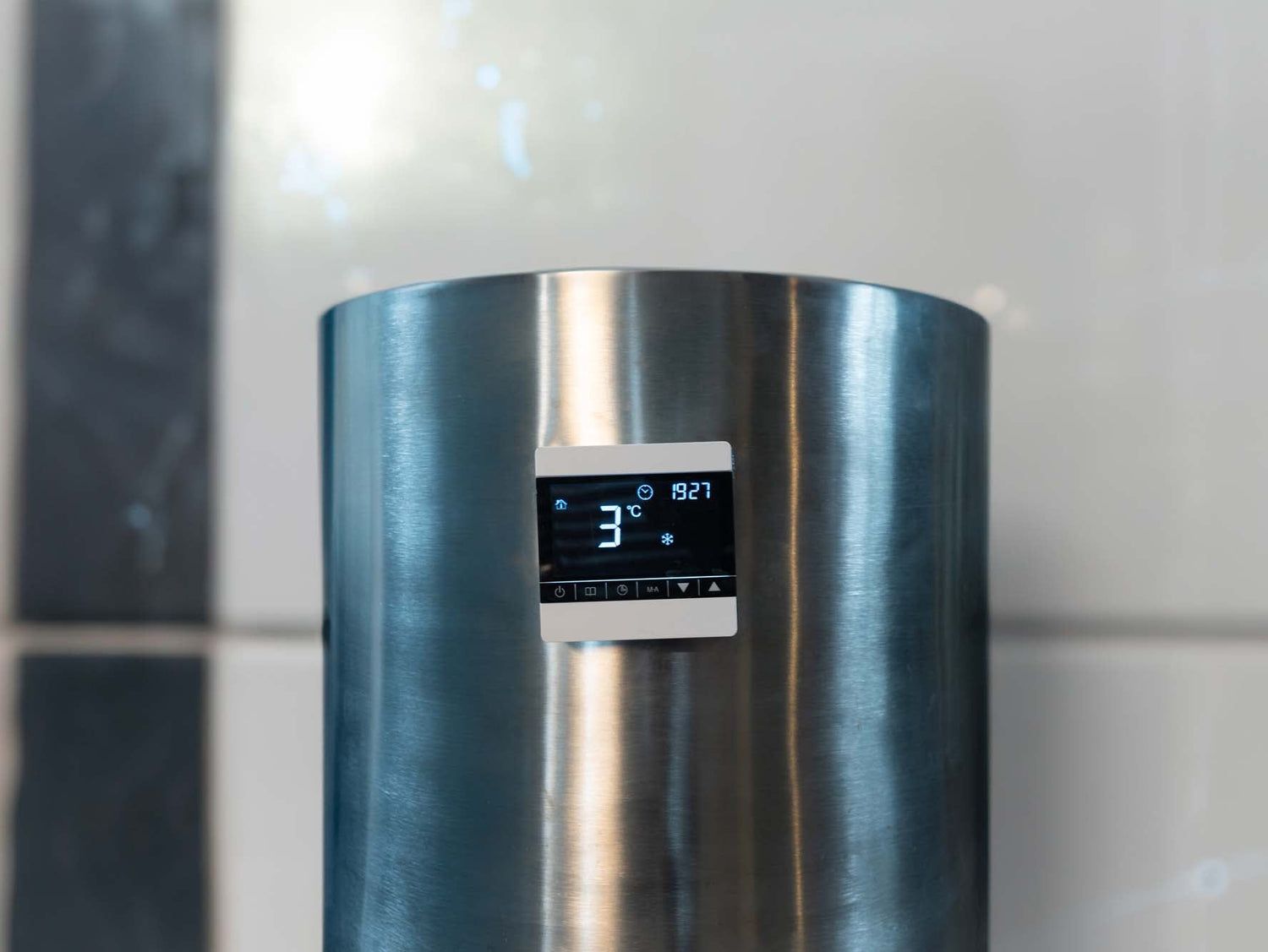 The Wim Hof Therapist 3 degrees ice shower display