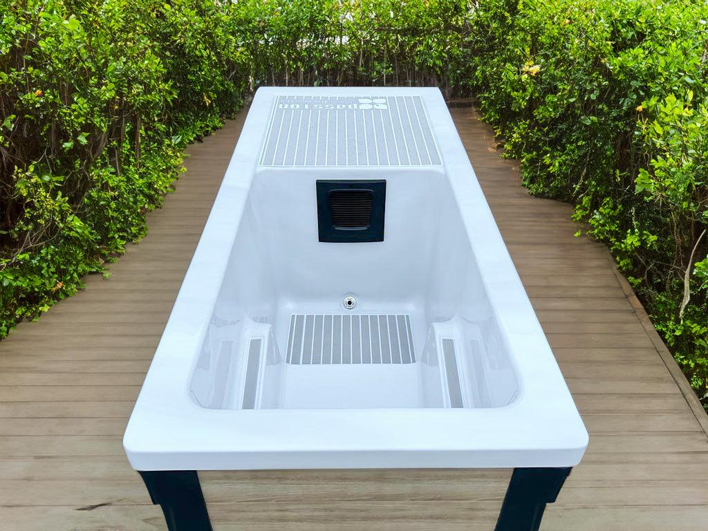 Modern Breeze ice bath with current system on wooden deck surrounded by greenery - Passion Ice Baths Collection