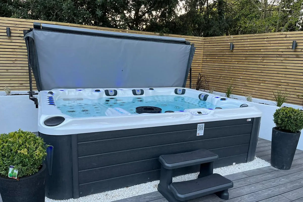 6+ Person Hot Tubs at Fonteyn Houston